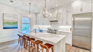 Fridge, microwave, oven, stovetop - h2o365-The Heart of Seagrove (Santa Rosa Beach)