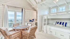 6 bedrooms, WiFi, bed sheets