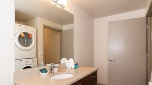 Iron/ironing board, WiFi (free) - Luxurious Pike and Pine Seattle Stays (Seattle)