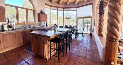 Family friendly adobe w/ Hot Tub, 20 min to Taos Ski Valley - Hiking & Skiing