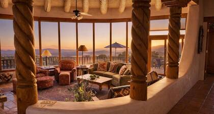 Family friendly adobe w/ Hot Tub, 20 min to Taos Ski Valley - Hiking & Skiing