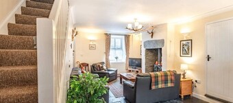 Stunning cosy, pet friendly & peaceful 3 bedroom, 2 bathroom cottage, fast WiFi