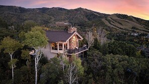 Exterior - Luxury + Stunning Views + Hot Tub + Close to Skiing �– Glacier Lodge West (Steamboat Springs)