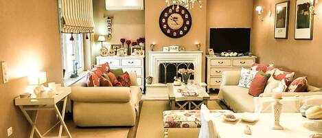 Televisión, futbolito, libros y biblioteca musical