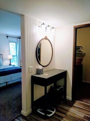 2 slaapkamers, een bureau, een strijkplank/strijkijzer, wifi