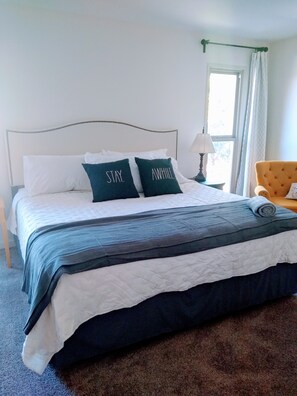 2 bedrooms, desk, iron/ironing board, WiFi