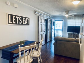 Interior - If you are looking for an affordable Gulf Shores condo rental, look no further! (Gulf Shores)