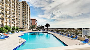 Piscine couverte, piscine extérieure