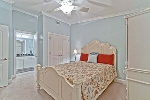 3 bedrooms, free WiFi - 208 Yaupon Dunes / 700 Ocean Drive (Oak Island)