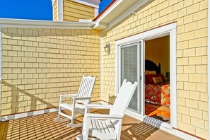 Terrace/patio - 208 Yaupon Dunes / 700 Ocean Drive (Oak Island)