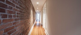 Urban 2BR/2BA Apt w/ 1 Free Parking Spot 2 miles to Lucas Oil