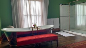Luxury House | Bathroom | Separate tub and shower - Mt Vernon Villa (Waipukurau)