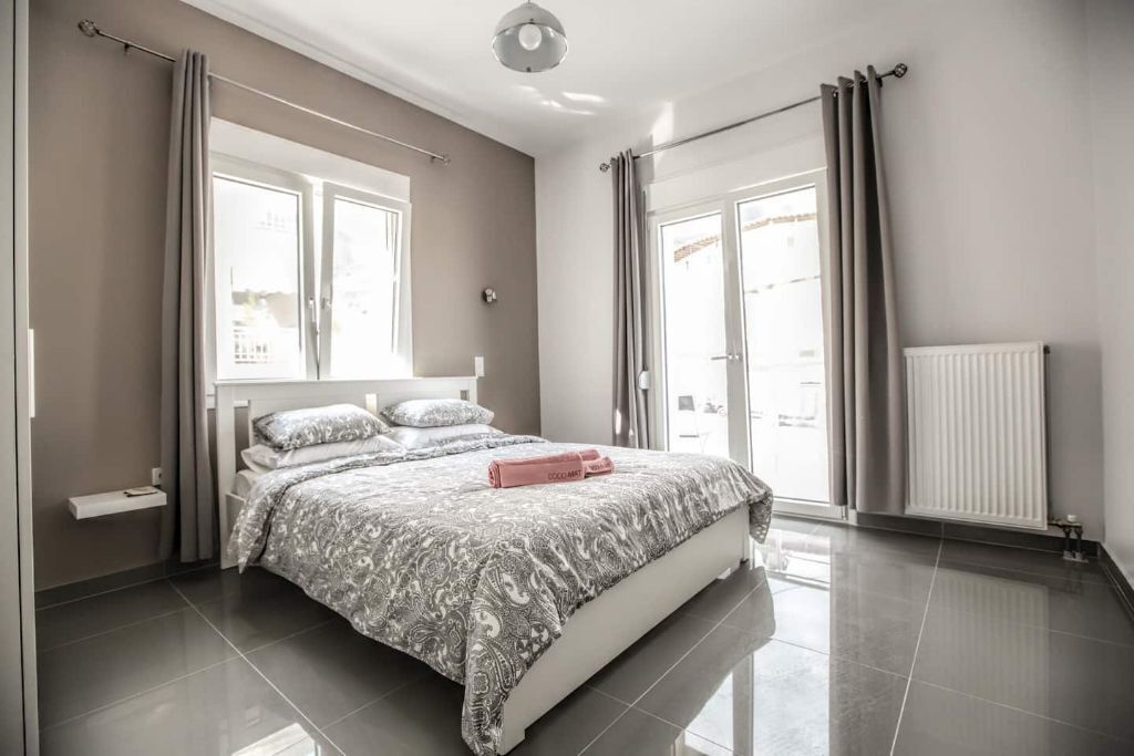 2 bedrooms, iron/ironing board, WiFi