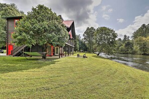 Exterior - 'River's Edge' - Ultimate Riverfront Getaway (Hayesville)