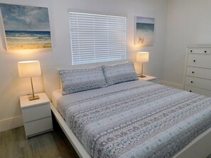 7 bedrooms, desk, iron/ironing board, travel cot
