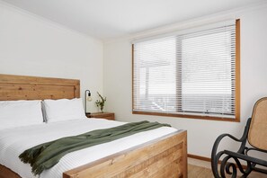 4 bedrooms, bed sheets