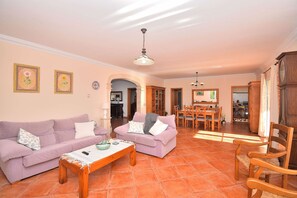 TV - Can Claret Gran 176 wonderful villa with private pool, large terrace, air conditioning and WiFi (Cas Concos)