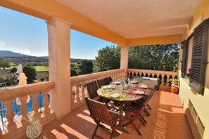 Outdoor dining - Can Claret Gran 176 wonderful villa with private pool, large terrace, air conditioning and WiFi (Cas Concos)