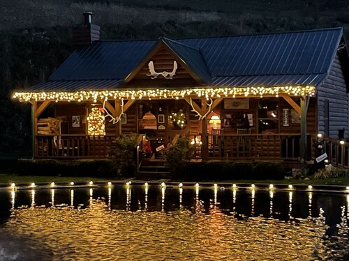 Fantastic "Black Bear Cabin" In Lynn Valley