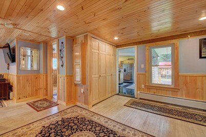 Wildlife Lakeside Cottage
beautiful views, amazing wildlife, great location