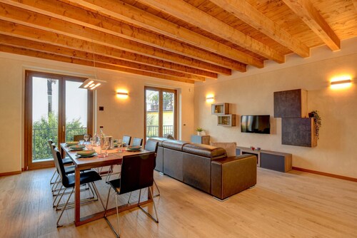 Villa Sinfonia: mit 3 Schlafzimmer und Seeblick