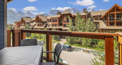 Falcon`s Nest, Nest in the Rockies