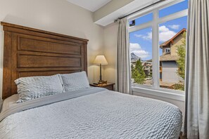 Unclassified image, 5 of 48, button