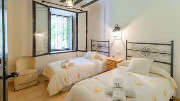 3 bedrooms, iron/ironing board, WiFi