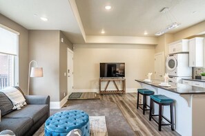 Smart TV - Close to Everything in Downtown Provo (Provo)