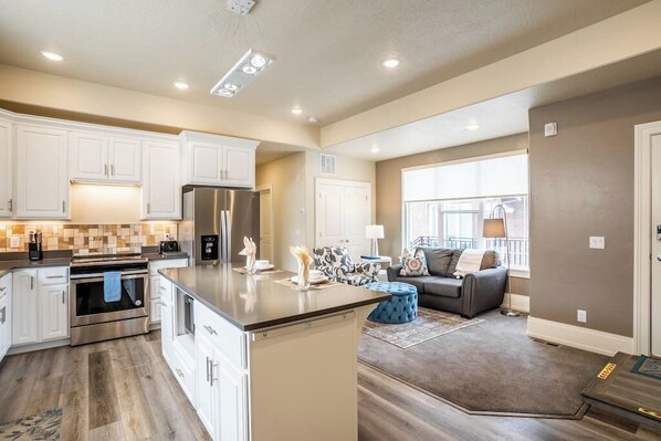 Fridge, microwave, oven, stovetop - Close to Everything in Downtown Provo (Provo)