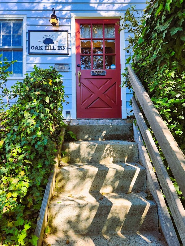 تفاصيل الفندق من الخارج