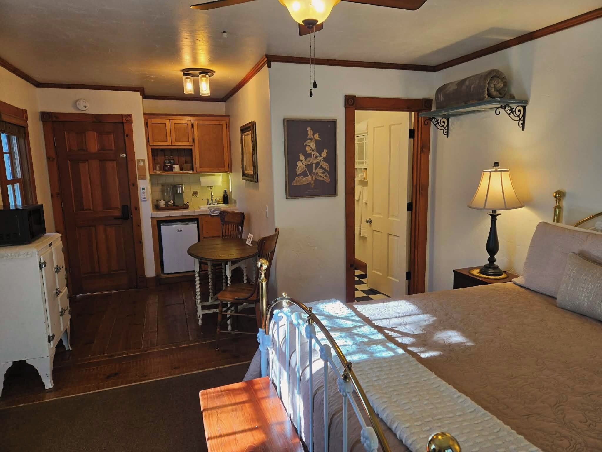 1 habitación, tabla de planchar con plancha, wifi gratis y ropa de cama 