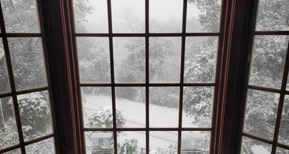 Oak Hill Inn, a cozy botique hotel only a 5min stroll to the heart of Julian!!