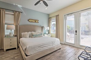 4 bedrooms, iron/ironing board, travel cot, Internet - Home w/ Hot Tub: 4 Mi to Disney! (Kissimmee)