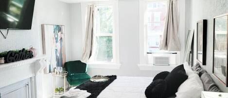 4 camere, una scrivania, ferro/asse da stiro, culla da viaggio