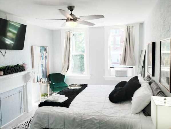 4 bedrooms, desk, iron/ironing board, travel cot