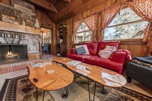 Téléviseur connecté, foyer, livres