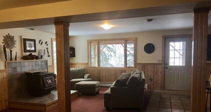 Comfortable apartment with spectacular mountain and ocean views.