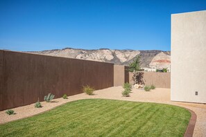 House, Multiple Beds (Destination Ledges Utah) | 3 bedrooms, bed sheets