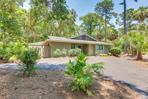 Exterior - Furnished Patio: Hilton Head Island Resort Cottage (Hilton Head Island)