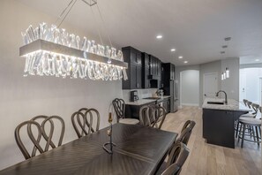 House, Multiple Beds (Les Petit Oiseaux) | Private kitchen - Les Petit Oiseaux (St. George)