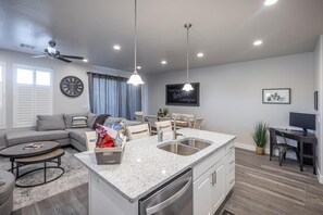 House, Multiple Beds (Making Memories) | Private kitchen