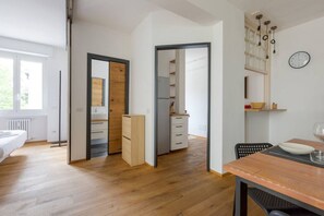 Dining - GuestHost - City Life & MiCo Cosy and Functional Apartment (Milano)