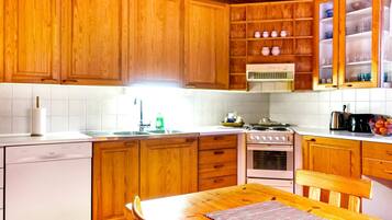 Geladeira, micro-ondas, lava-louças