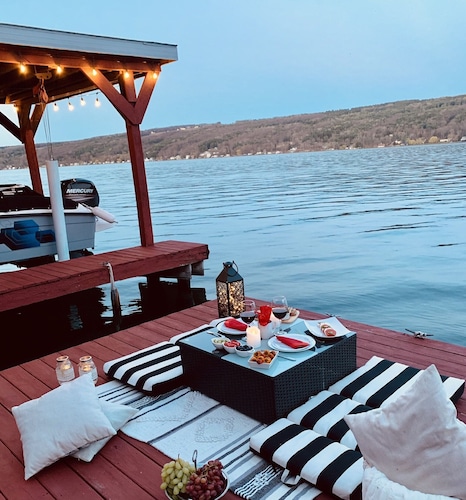 Cozy Cozy Cottage ~ Perfect Location On West Keuka Lake ~ Private Dock! 