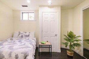 2 bedrooms, desk, iron/ironing board, travel cot