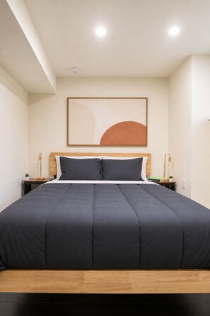 2 多间卧室、办公桌、熨斗/熨衣板、旅行婴儿床