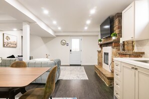 Interior - New & Chic Spacious 2BR Home Near Yonge St (Newmarket)