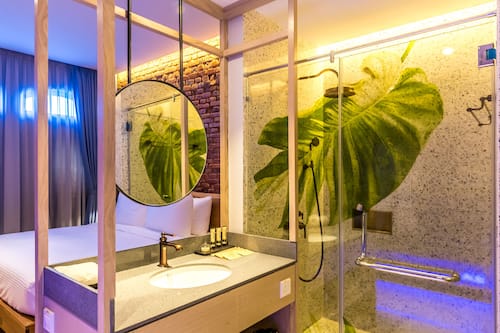 Irving King | Bathroom | Designer toiletries, hair dryer, bathrobes, slippers