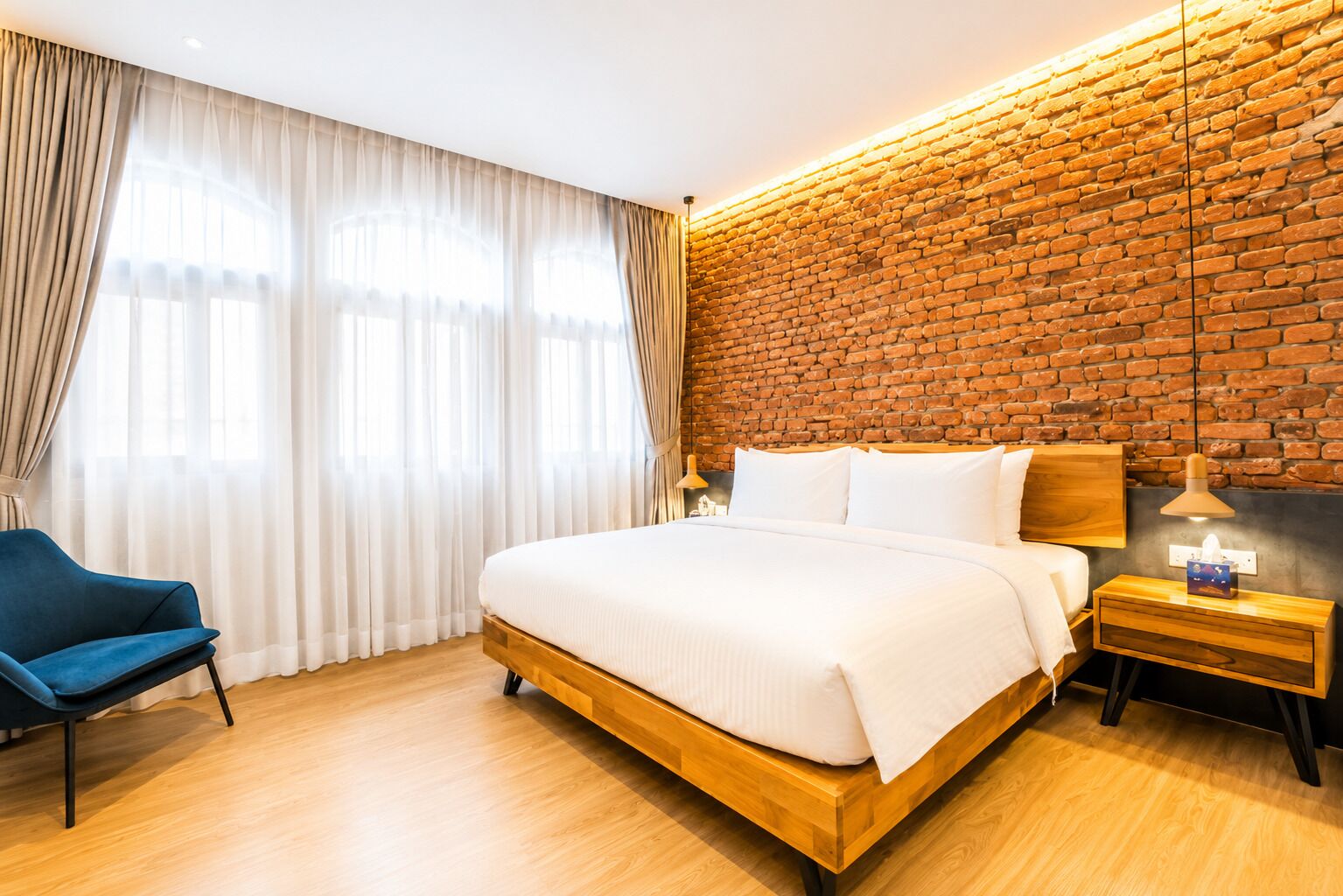 Irving King | In-room safe, desk, iron/ironing board, free WiFi